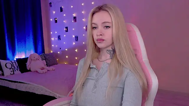 Snapshot of Naughty_Mable chatting on 05.29.26 Naughty Mable online show from 05.29.26