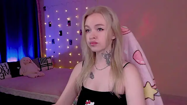 Snapshot of Naughty_Mable chatting on 06.12.26 Naughty Mable online show from 06.12.26