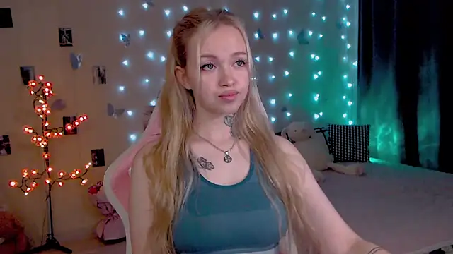Snapshot of Naughty_Mable chatting on 07.28.26 Naughty Mable online show from 07.28.26