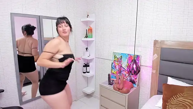 LOLAMAXI online show from 10.11.25