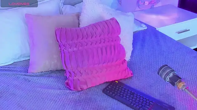 Snapshot of Iliy__ chatting on 02.20.25 Iliy online show from 02.20.25