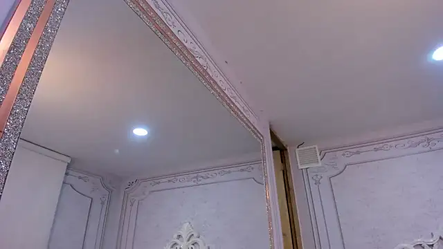 Daphne Fox  online show from 03.05.25