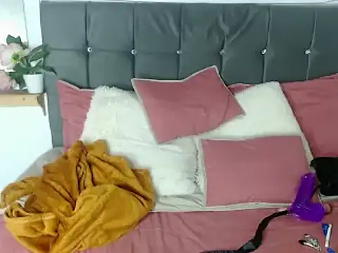 nikkystorm1  online show from 03.14.25