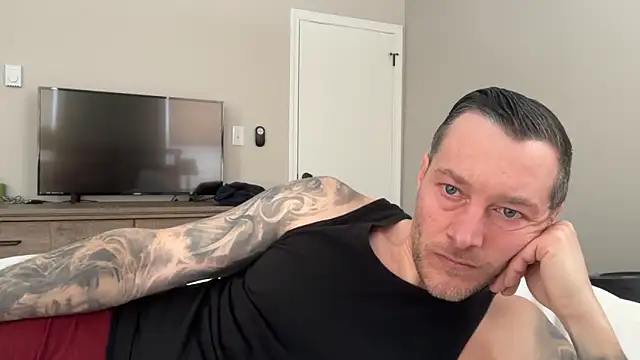 Snapshot of moon-boy chatting on 02.11.25 moon-boy online show from 02.11.25