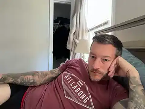 Snapshot of moon-boy chatting on 10.16.25 moon-boy online show from 10.16.25