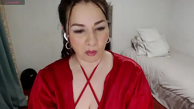 Snapshot of MommyHelpsmee chatting on 01.11.26 MommyHelpsmee online show from 01.11.26