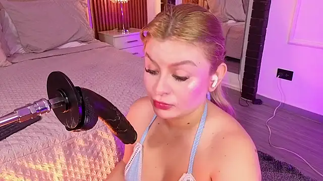 Snapshot of LolaAngellx chatting on 06.18.26 LolaAngellx online show from 06.18.26