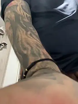 Snapshot of El_Titan1998 chatting on 01.24.25 El Titan1998 online show from 01.24.25