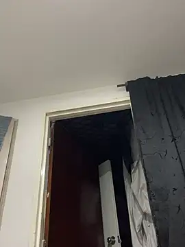 Snapshot of El_Titan1998 chatting on 02.21.25 El Titan1998 online show from 02.21.25