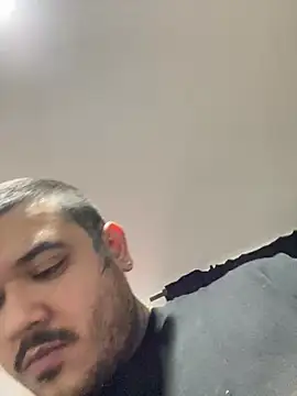 Snapshot of El_Titan1998 chatting on 02.24.25 El Titan1998 online show from 02.24.25