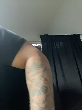 Snapshot of El_Titan1998 chatting on 02.25.25 El Titan1998 online show from 02.25.25