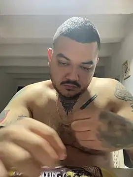 Snapshot of El_Titan1998 chatting on 03.04.25 El Titan1998 online show from 03.04.25