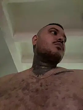 Snapshot of El_Titan1998 chatting on 03.22.25 El Titan1998 online show from 03.22.25