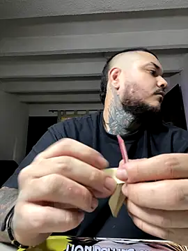 Snapshot of El_Titan1998 chatting on 09.10.25 El Titan1998 online show from 09.10.25