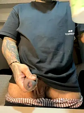 Snapshot of El_Titan1998 chatting on 09.15.25 El Titan1998 online show from 09.15.25