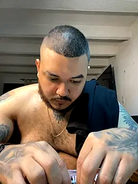 Snapshot of El_Titan1998 chatting on 09.18.25 El Titan1998 online show from 09.18.25