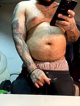 Snapshot of El_Titan1998 chatting on 10.14.25 El Titan1998 online show from 10.14.25