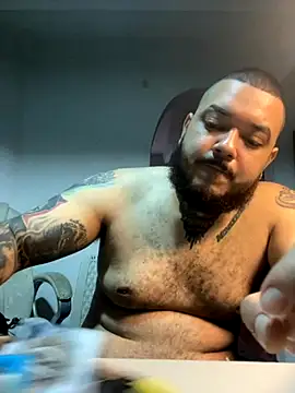 Snapshot of El_Titan1998 chatting on 10.30.25 El Titan1998 online show from 10.30.25