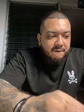 Snapshot of El_Titan1998 chatting on 11.23.25 El Titan1998 online show from 11.23.25