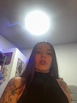 Snapshot of BlueStoneX chatting on 02.02.25 BlueStoneX online show from 02.02.25