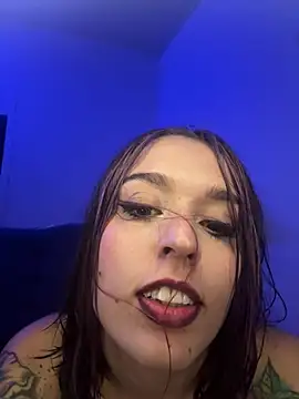 Snapshot of BlueStoneX chatting on 02.08.25 BlueStoneX online show from 02.08.25