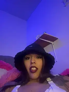 Snapshot of BlueStoneX chatting on 02.09.25 BlueStoneX online show from 02.09.25