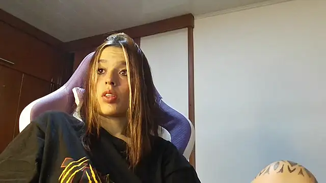 Snapshot of BlueStoneX chatting on 10.05.25 BlueStoneX online show from 10.05.25