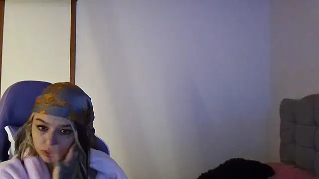 Snapshot of BlueStoneX chatting on 10.08.25 BlueStoneX online show from 10.08.25