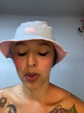 Snapshot of BlueStoneX chatting on 11.06.25 BlueStoneX online show from 11.06.25