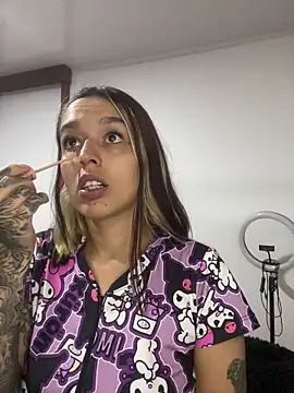 Snapshot of BlueStoneX chatting on 11.19.25 BlueStoneX online show from 11.19.25