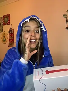 Snapshot of BlueStoneX chatting on 12.04.25 BlueStoneX online show from 12.04.25