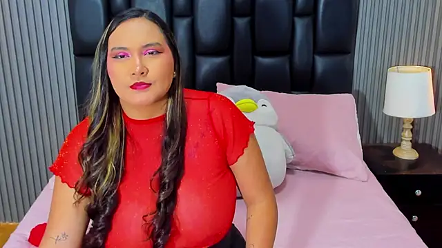 Snapshot of MiaLaurents chatting on 02.15.25 MiaLaurents online show from 02.15.25