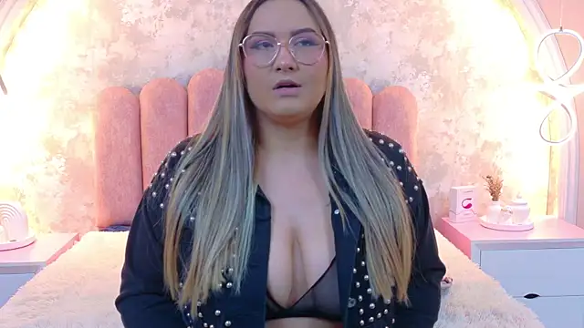 Snapshot of MiaLaurents chatting on 01.07.26 MiaLaurents online show from 01.07.26