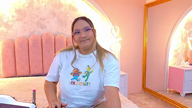 Snapshot of MiaLaurents chatting on 02.27.26 MiaLaurents online show from 02.27.26