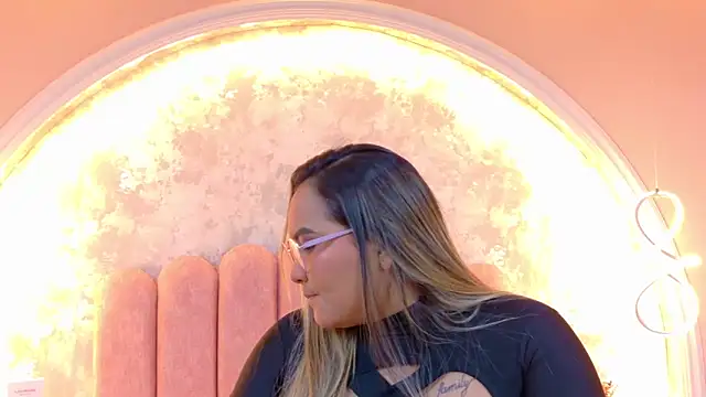 Snapshot of MiaLaurents chatting on 03.04.26 MiaLaurents online show from 03.04.26