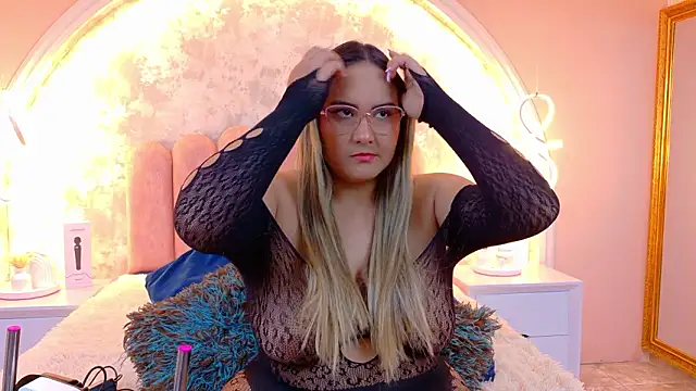 Snapshot of MiaLaurents chatting on 03.05.26 MiaLaurents online show from 03.05.26