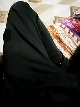 Snapshot of Guru2 chatting on 01.05.25 Guru2 online show from 01.05.25