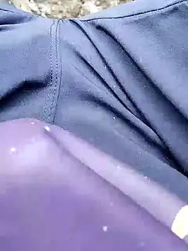 Snapshot of Guru2 chatting on 01.06.25 Guru2 online show from 01.06.25