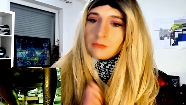 Snapshot of DYasmin69 chatting on 02.15.25 DYasmin69 online show from 02.15.25