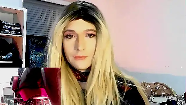 Snapshot of DYasmin69 chatting on 02.15.25 DYasmin69 online show from 02.15.25