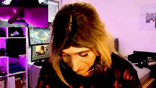 Snapshot of DYasmin69 chatting on 02.15.25 DYasmin69 online show from 02.15.25