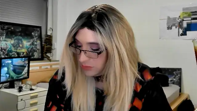 Snapshot of DYasmin69 chatting on 02.15.25 DYasmin69 online show from 02.15.25