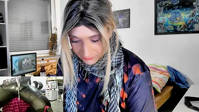 Snapshot of DYasmin69 chatting on 02.22.25 DYasmin69 online show from 02.22.25