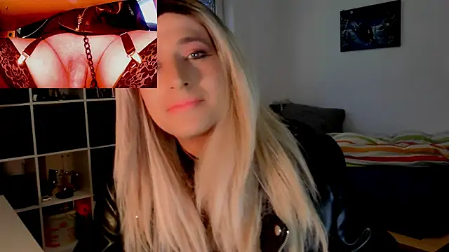 Snapshot of DYasmin69 chatting on 03.21.25 DYasmin69 online show from 03.21.25