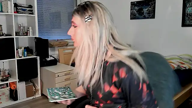 Snapshot of DYasmin69 chatting on 03.21.25 DYasmin69 online show from 03.21.25