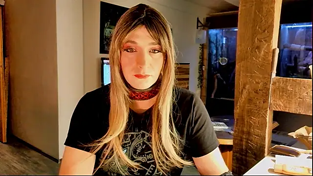 Snapshot of DYasmin69 chatting on 10.11.25 DYasmin69 online show from 10.11.25