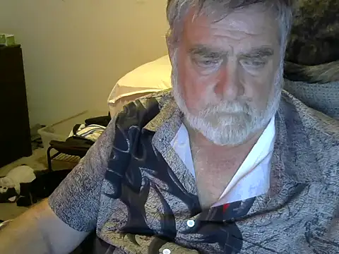 Snapshot of viejo_oso chatting on 09.19.25 viejo oso online show from 09.19.25