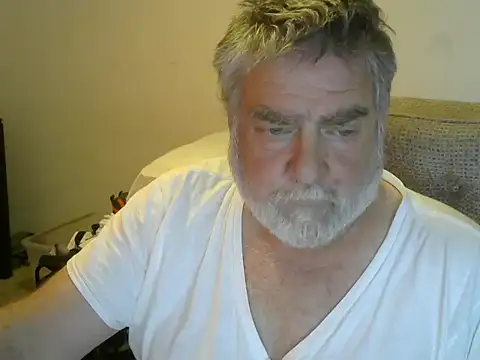 Snapshot of viejo_oso chatting on 09.21.25 viejo oso online show from 09.21.25