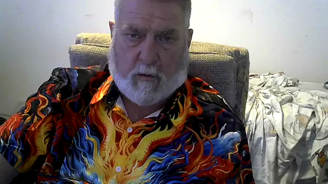 Snapshot of viejo_oso chatting on 10.18.25 viejo oso online show from 10.18.25