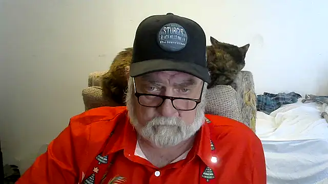 Snapshot of viejo_oso chatting on 12.14.25 viejo oso online show from 12.14.25